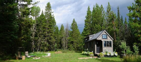 Tiny House in der freien Natur