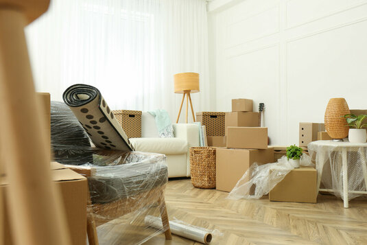 umzug-auszug-einziehen-karton-haus-12 Wohnung voller Kartons