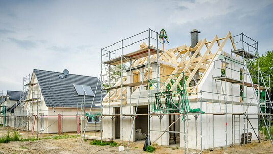 massiv-bauen-baustelle-haus-rohbau-01