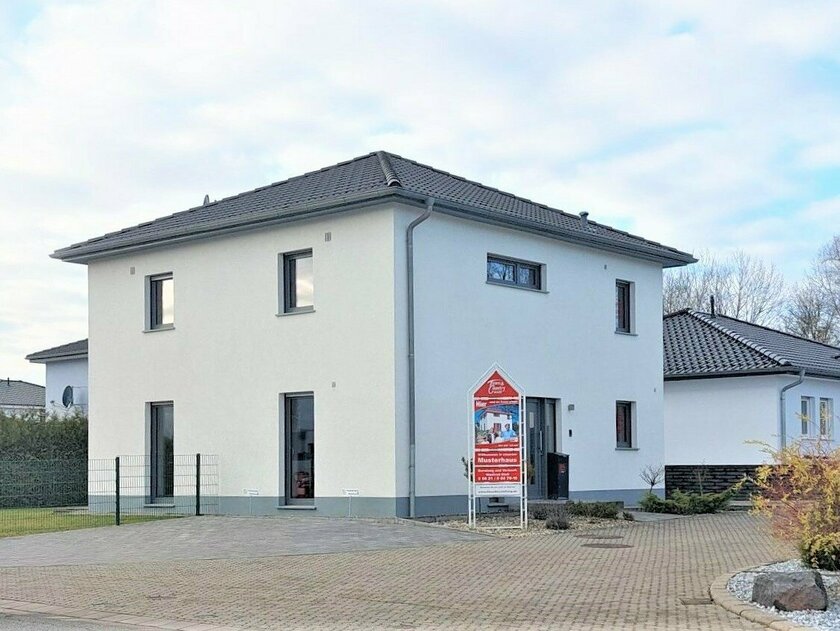 Musterhaus-Neunkirchen-Aussen-01 Musterhaus-Neunkirchen-Aussen-01