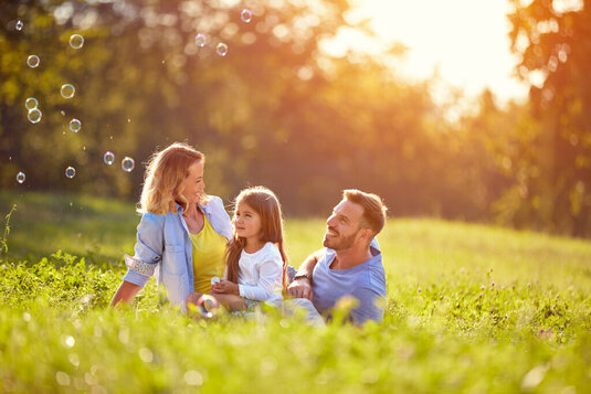 Familie im Garten