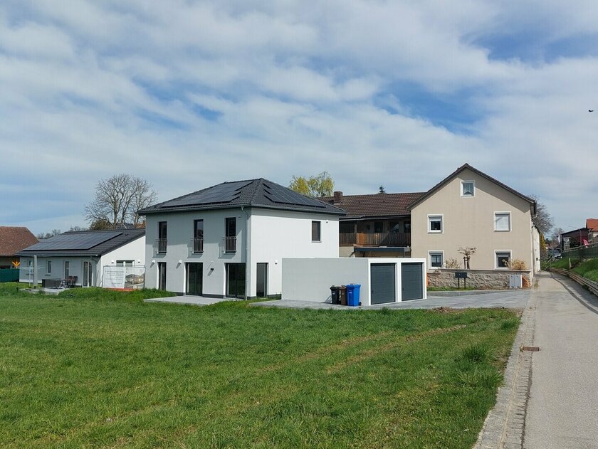 Musterhaus-Arnstorf-Garten-Garage-02