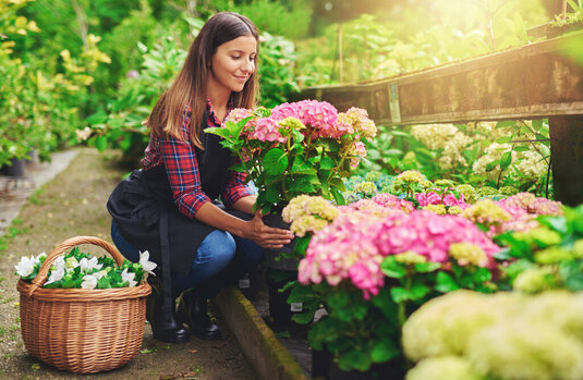 Frau mit Blumen