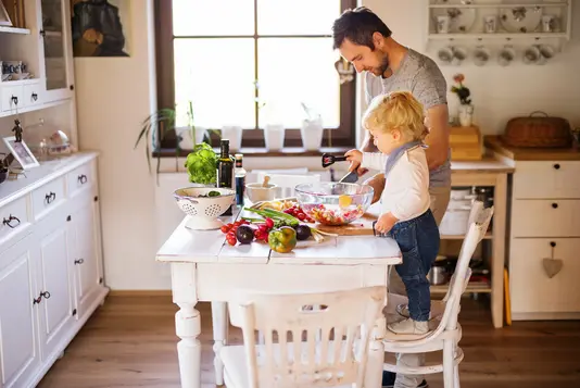 Familie in der Küche